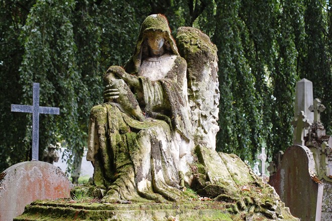 Lạnh người ở những nghĩa địa &aacute;m ảnh nhất thế giới